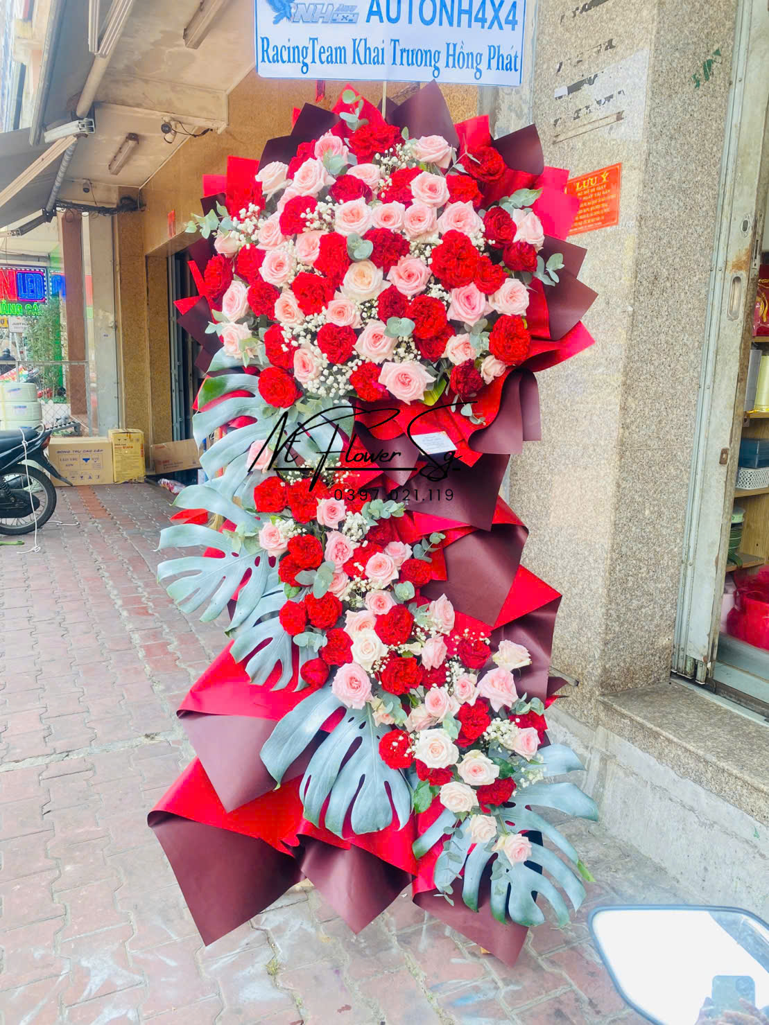 Top Mẫu Kệ Hoa Khai Trương Sang Trọng- Tôn Vinh Sự Khởi Đầu Thịnh Vượng 